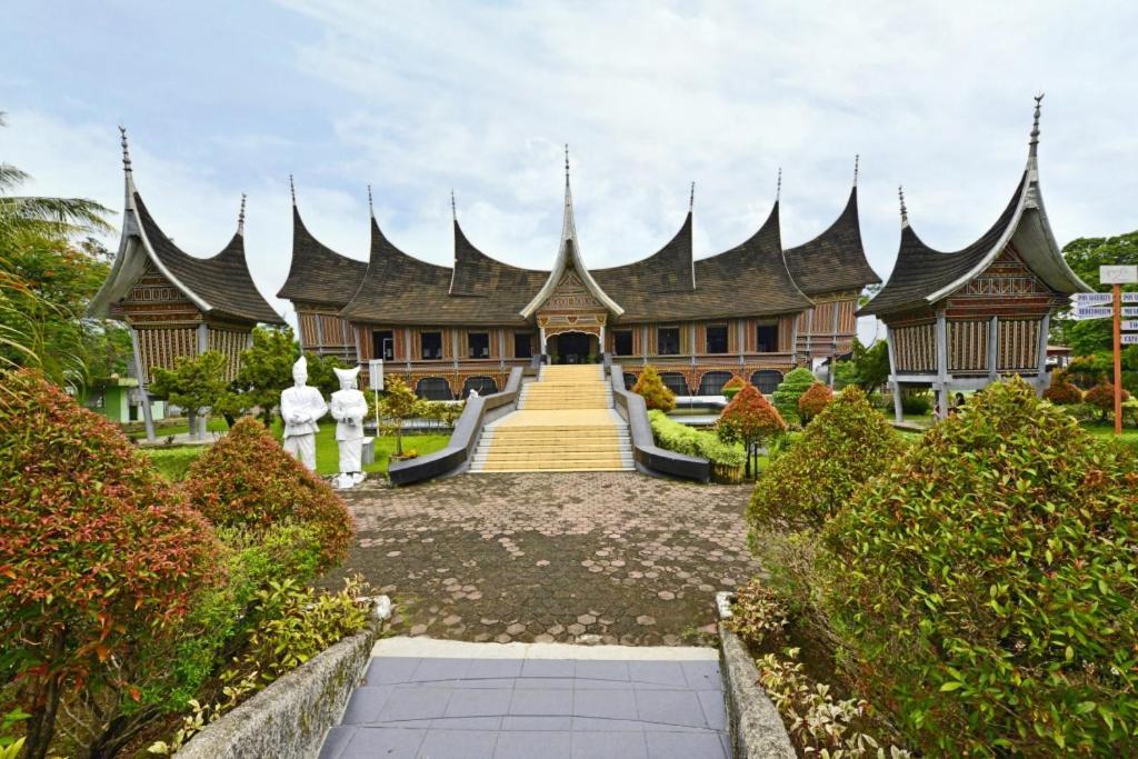 Whiz Prime Hotel Khatib Sulaiman Padang パダン エクステリア 写真